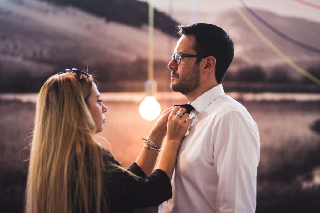 wedding planner putting a bow tie