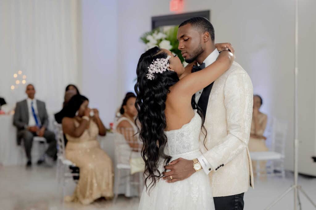 munaluchi bride first dance