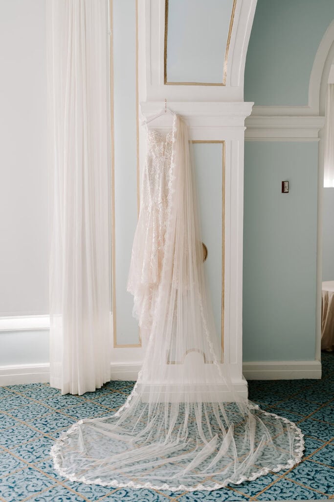 Mitra & Aliakbar black, white and red wedding at the Grand Galvez in Galveston, planned by Épris Events – photo by Erika Geier Photography