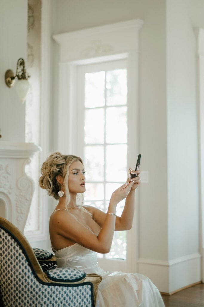 Garden wedding editorial at Sandlewood Manor with vintage cars and colorful tablescapes, designed by Épris Events – photo by Alecca Synclair Photography