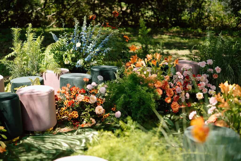 Garden wedding editorial at Sandlewood Manor with vintage cars and colorful tablescapes, designed by Épris Events – photo by Alecca Synclair Photography