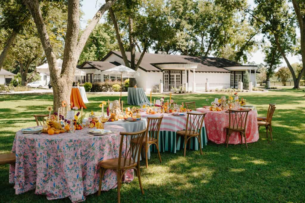 Garden wedding editorial at Sandlewood Manor with vintage cars and colorful tablescapes, designed by Épris Events – photo by Alecca Synclair Photography