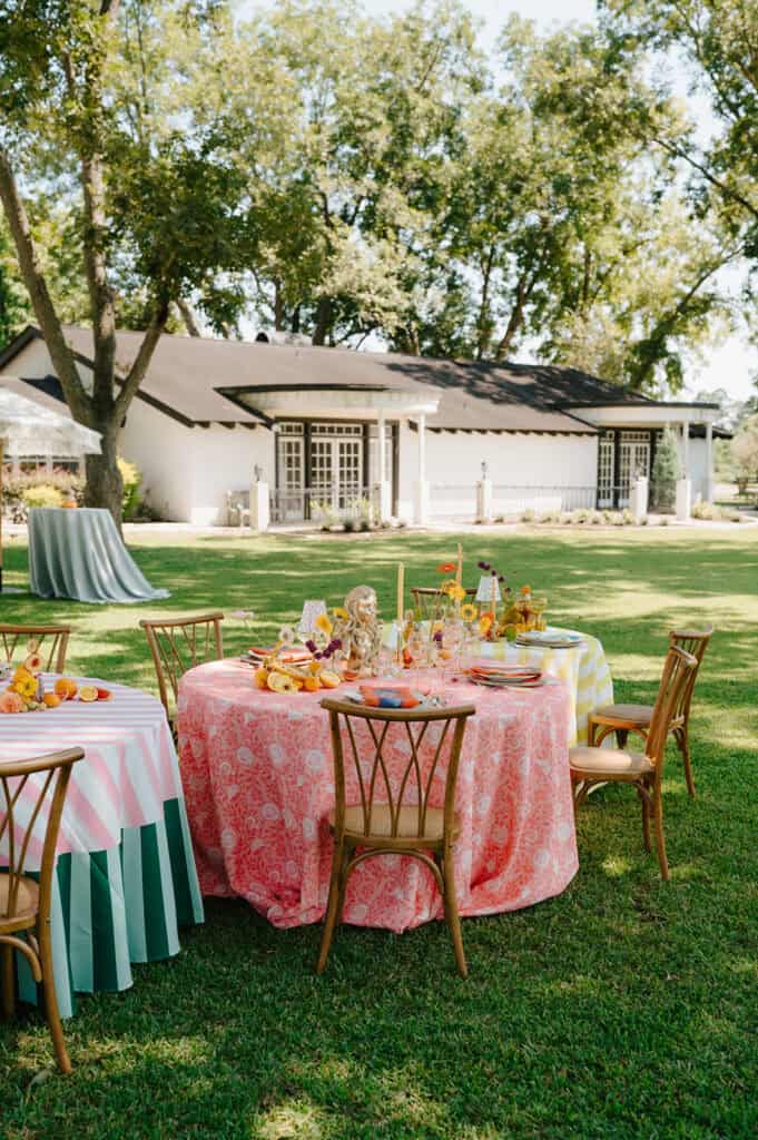 Garden wedding editorial at Sandlewood Manor with vintage cars and colorful tablescapes, designed by Épris Events – photo by Alecca Synclair Photography