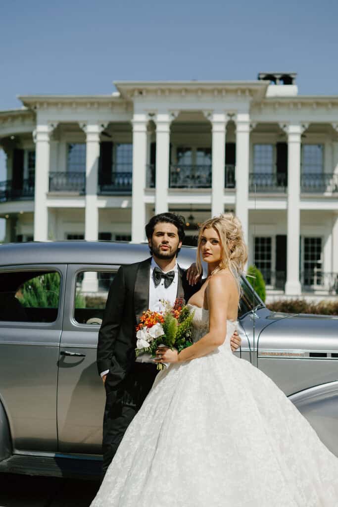 Garden wedding editorial at Sandlewood Manor with vintage cars and colorful tablescapes, designed by Épris Events – photo by Alecca Synclair Photography