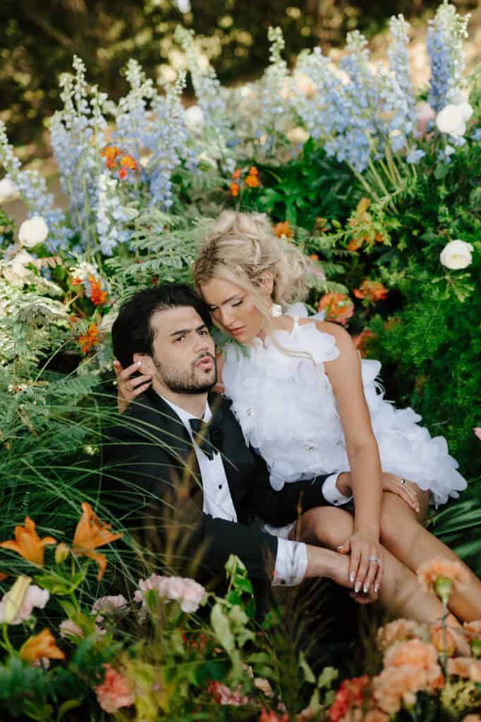 Garden wedding editorial at Sandlewood Manor with vintage cars and colorful tablescapes, designed by Épris Events – photo by Alecca Synclair Photography