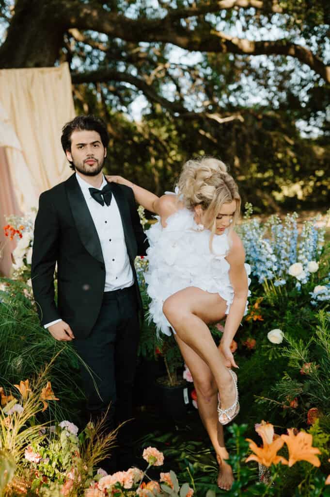 Garden wedding editorial at Sandlewood Manor with vintage cars and colorful tablescapes, designed by Épris Events – photo by Alecca Synclair Photography