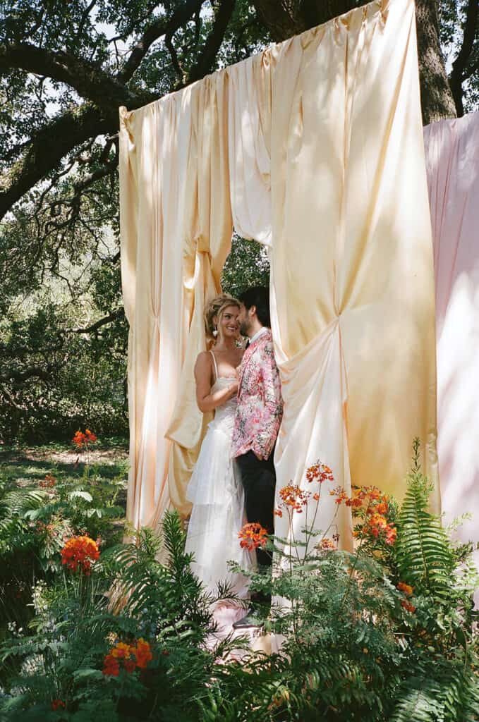 Garden wedding editorial at Sandlewood Manor with vintage cars and colorful tablescapes, designed by Épris Events – photo by Alecca Synclair Photography
