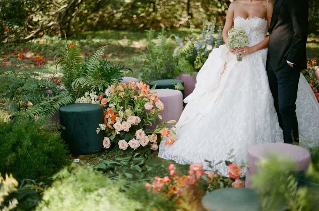 Garden wedding editorial at Sandlewood Manor with vintage cars and colorful tablescapes, designed by Épris Events – photo by Alecca Synclair Photography