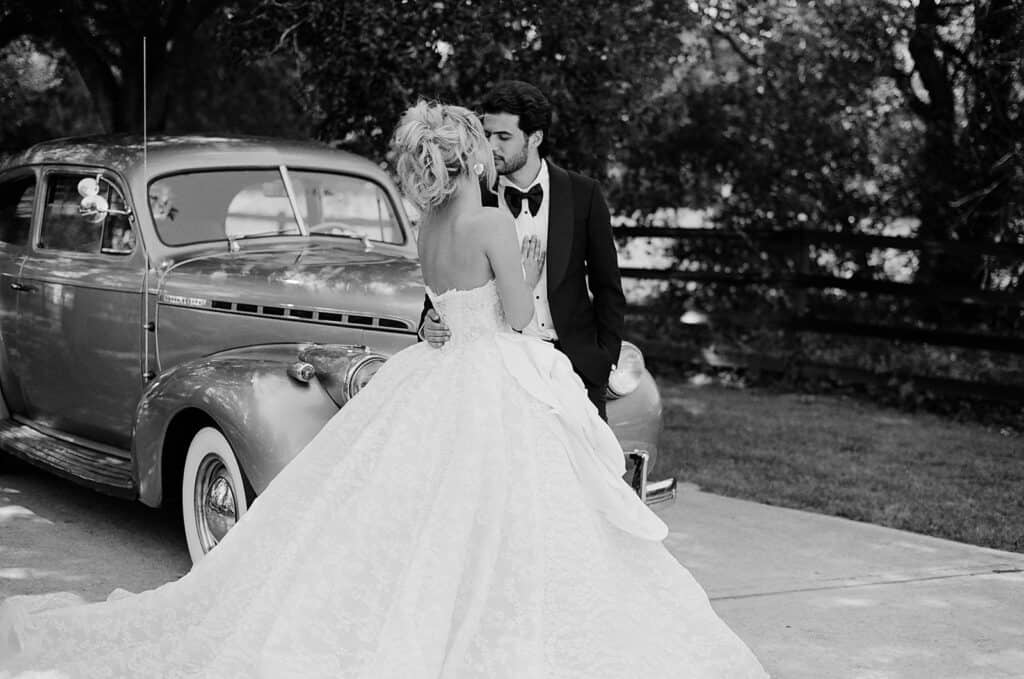 Garden wedding editorial at Sandlewood Manor with vintage cars and colorful tablescapes, designed by Épris Events – photo by Alecca Synclair Photography